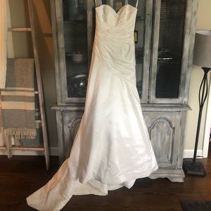 Never been worn Cosmobella Wedding Gown